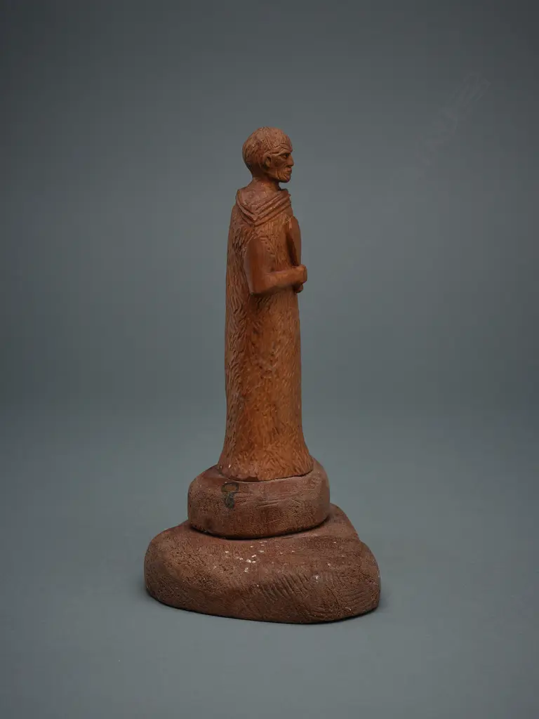 Wooden figure of a Māori rangatira holding patu, Image 1++